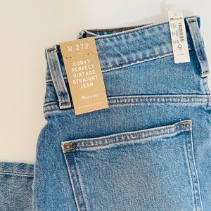 The Petite Curvy Perfect Vintage Straight Jean in Kingsbury Wash: Ripped Knee Ed